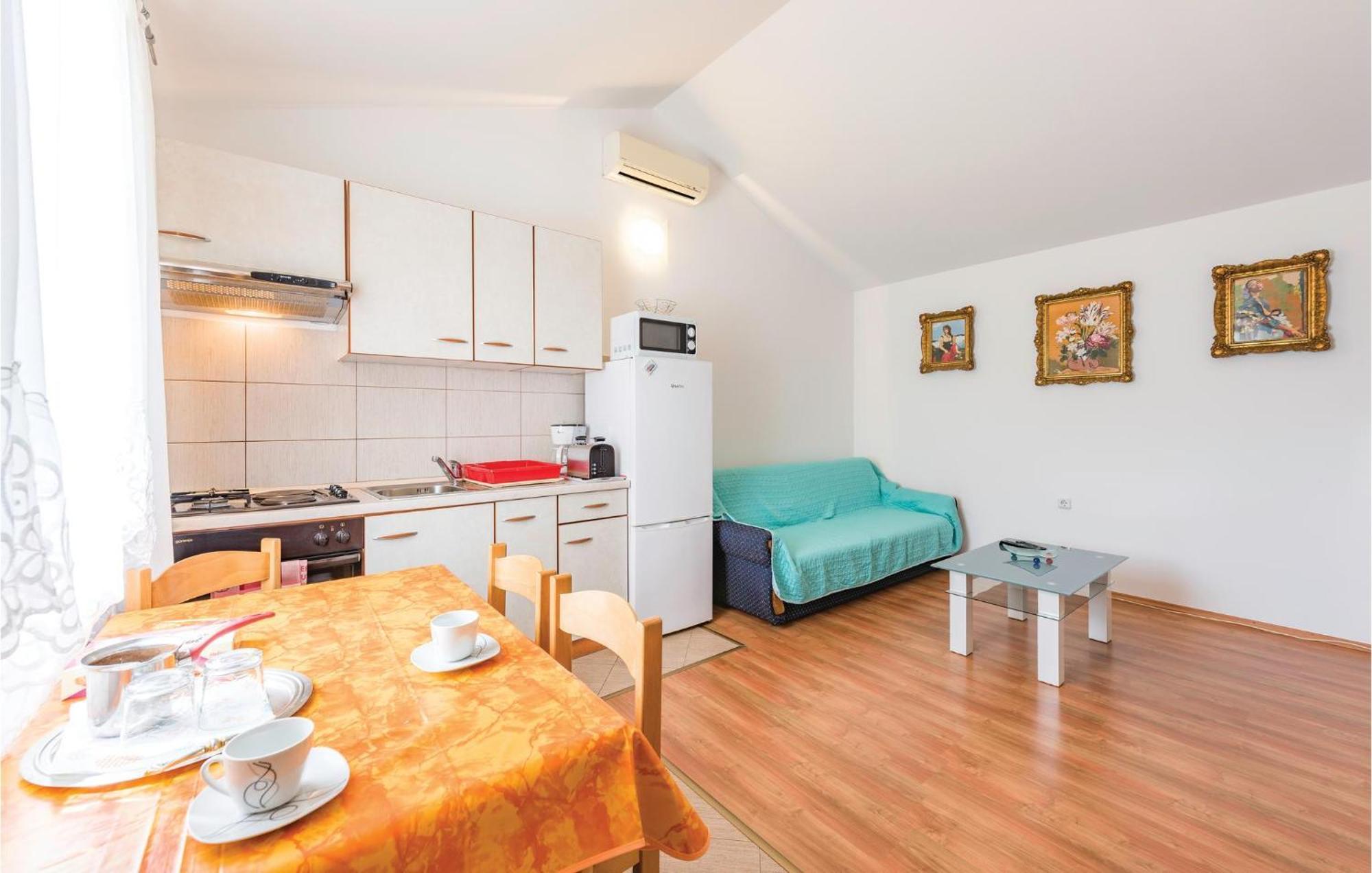 Awesome Home In Zminj With Wifi Εξωτερικό φωτογραφία