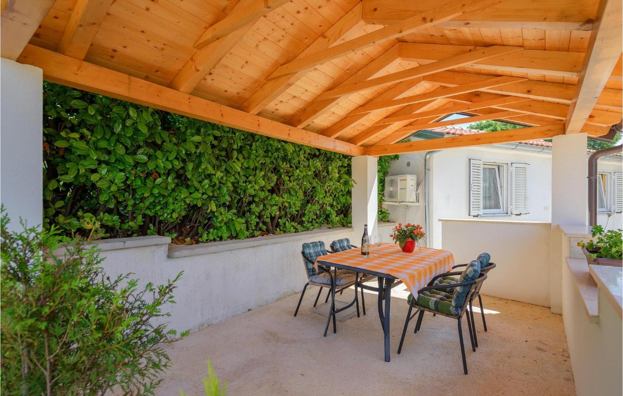 Awesome Home In Zminj With Wifi Εξωτερικό φωτογραφία