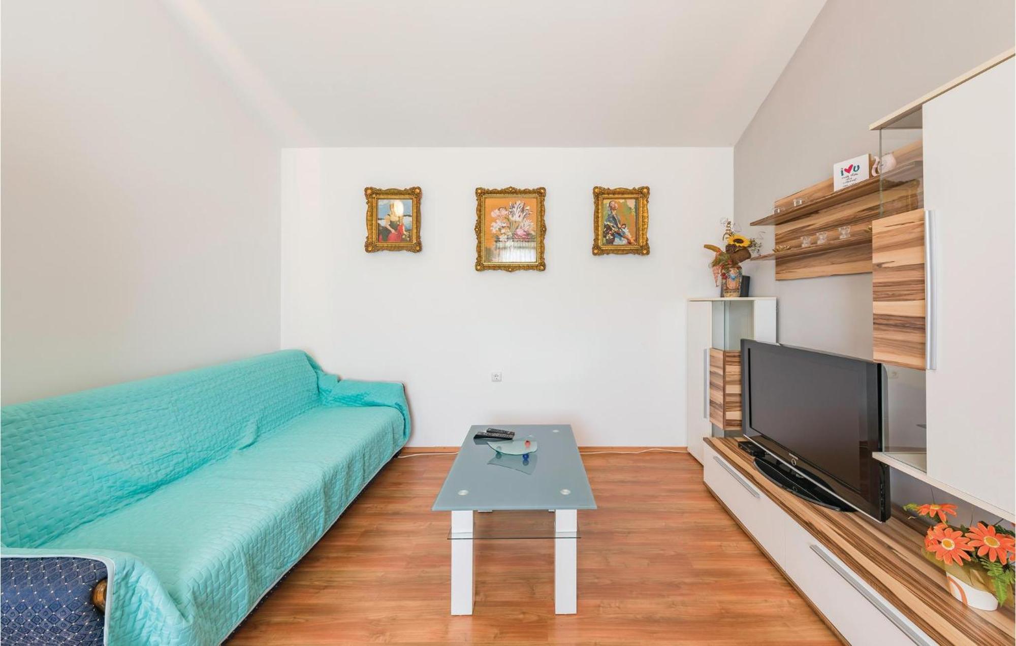 Awesome Home In Zminj With Wifi Εξωτερικό φωτογραφία