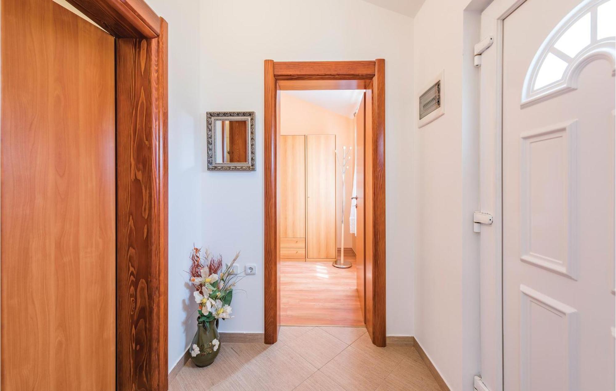 Awesome Home In Zminj With Wifi Εξωτερικό φωτογραφία