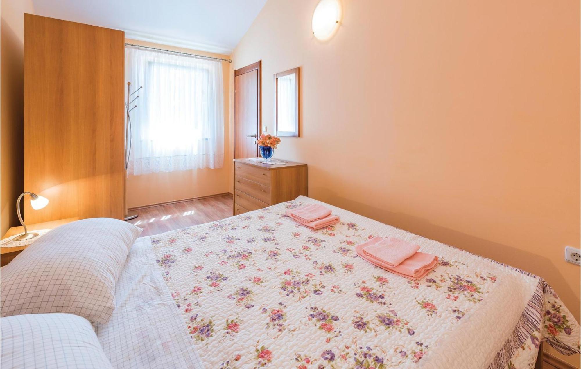 Awesome Home In Zminj With Wifi Εξωτερικό φωτογραφία